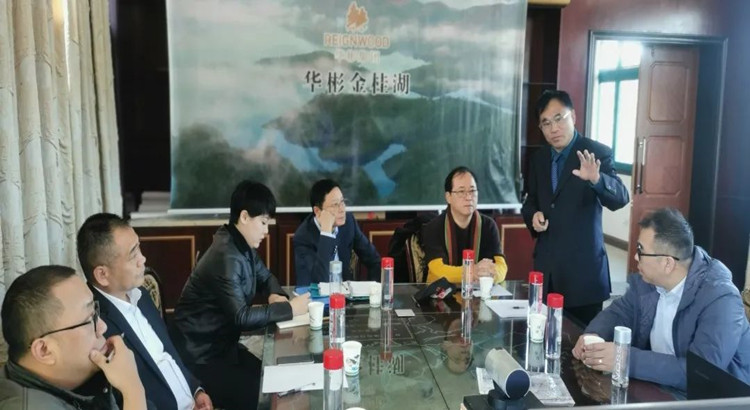 郭杰董事长一行考察咸宁金桂湖